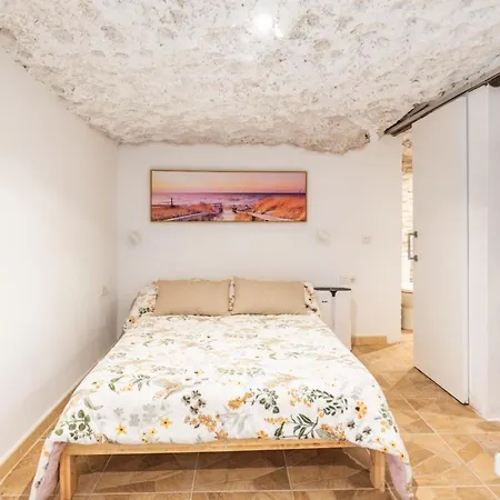 Cave Experience بيت للعطل *