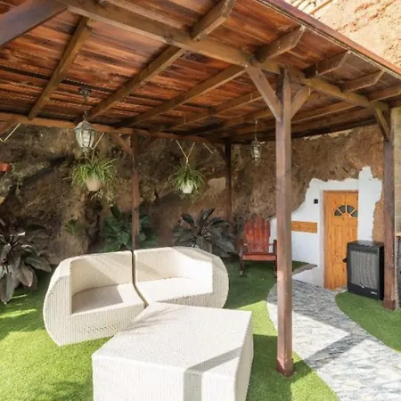 بيت للعطل Cave Experience Arico